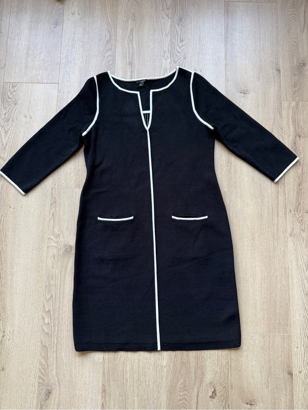 Ann Taylor women’s black knit dress size L with white cream trim